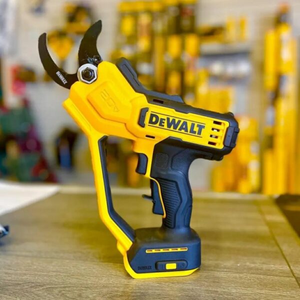 342725438_631305125701470_1564384832579364540_n DeWalt Tools